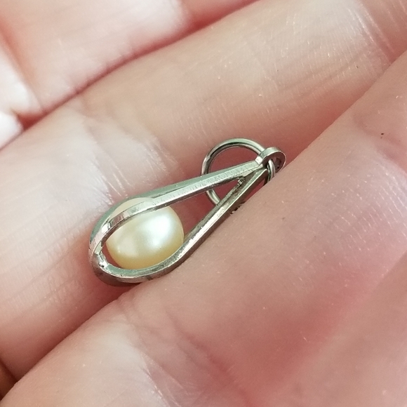 Dainty caged pearl pendant charm silver tone - Picture 6 of 8